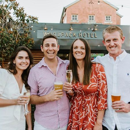The Woolpack Hotel مودجي المظهر الخارجي الصورة