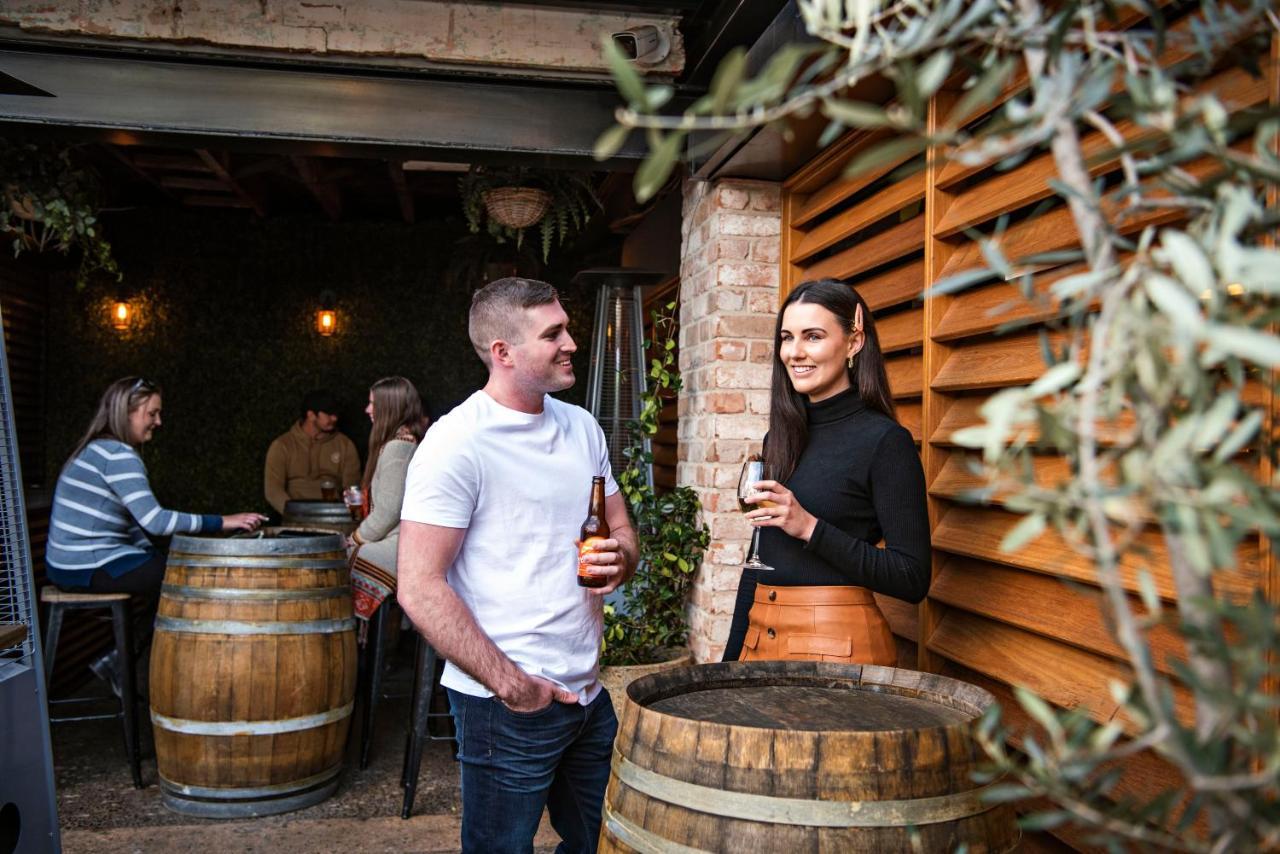 The Woolpack Hotel مودجي المظهر الخارجي الصورة