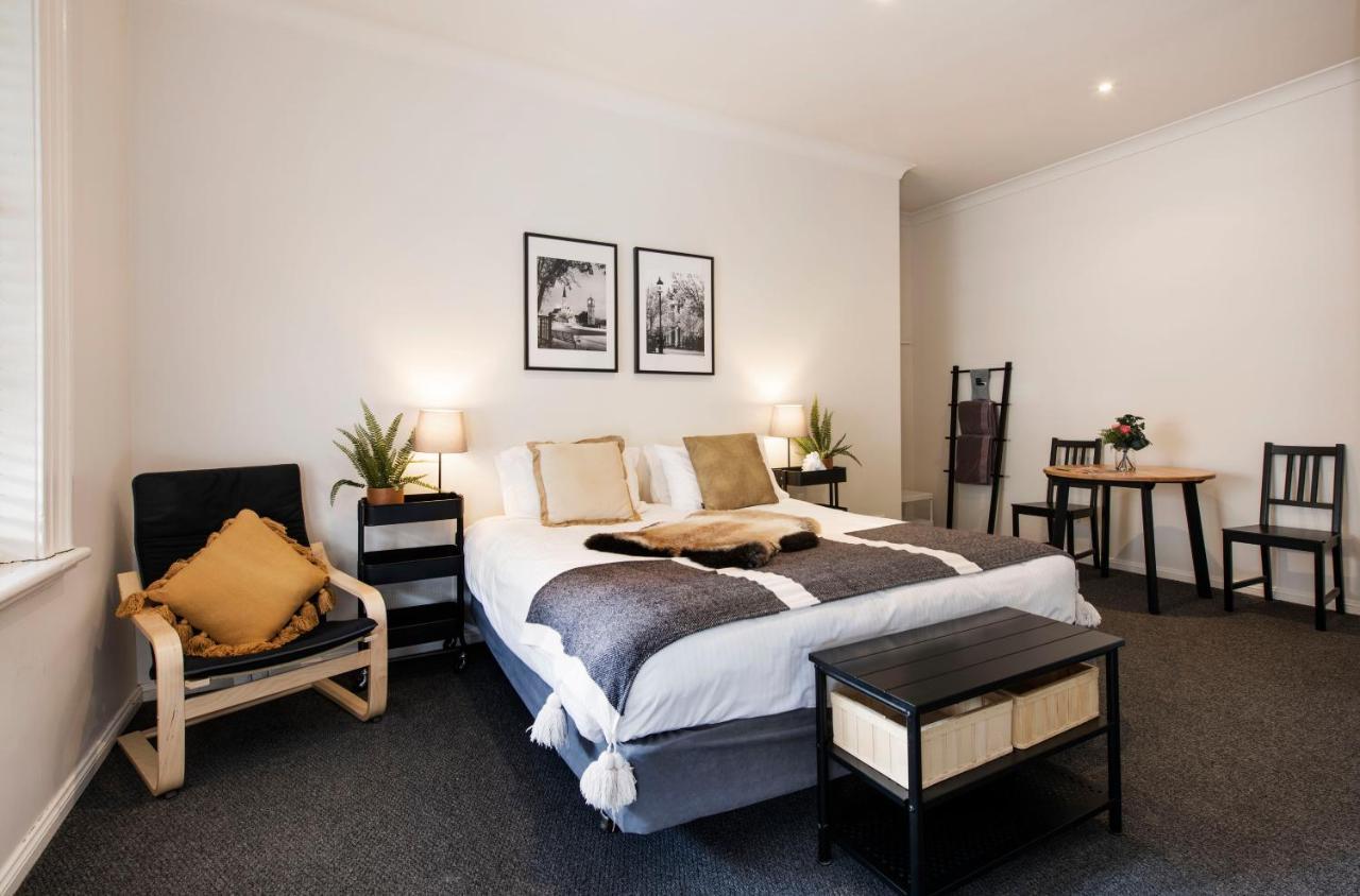 The Woolpack Hotel مودجي المظهر الخارجي الصورة