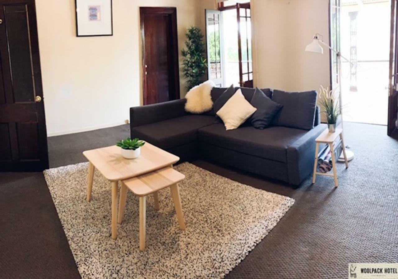 The Woolpack Hotel مودجي المظهر الخارجي الصورة
