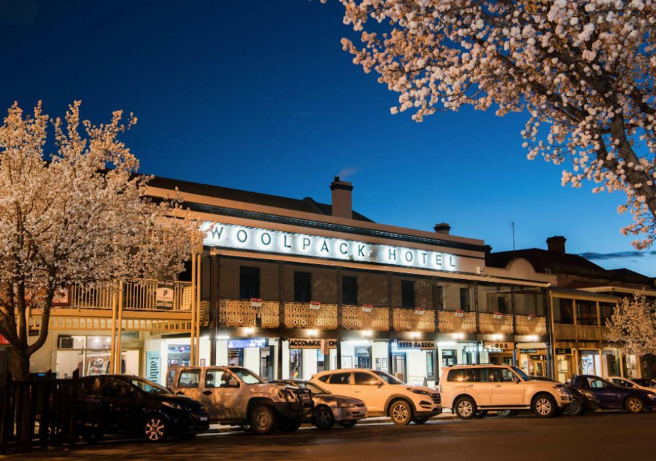 The Woolpack Hotel مودجي المظهر الخارجي الصورة