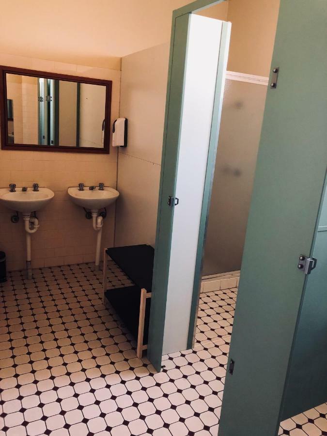 The Woolpack Hotel مودجي المظهر الخارجي الصورة